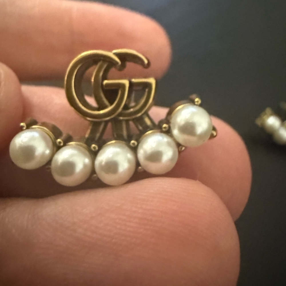 Brand new with box & dustbag Gucci Gold tone with Pearl Double G Stud Earrings - Picture 7 of 10